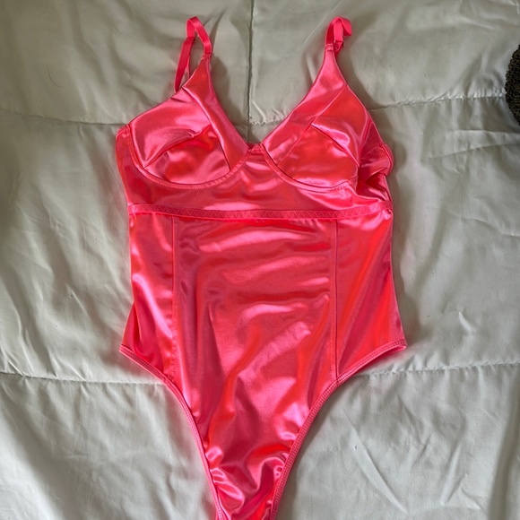 Neon glow in the dark body suit - Picture 1 of 5